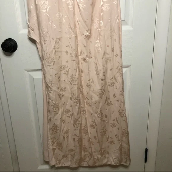 Lulu’s Red Carpet Ready Floral Satin Jacquard Halter Dress - Picture 7 of 16